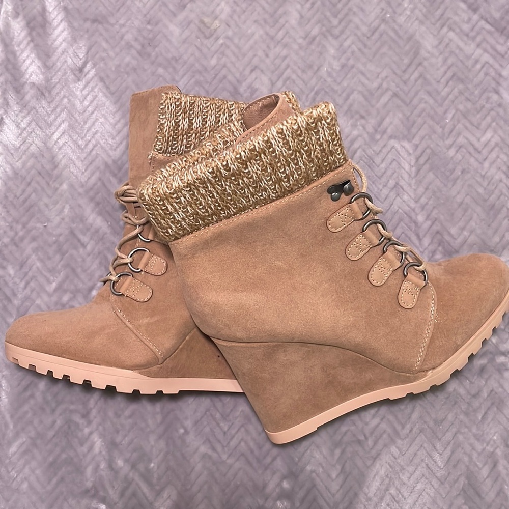 Shoedazzle Tan booties sz 8